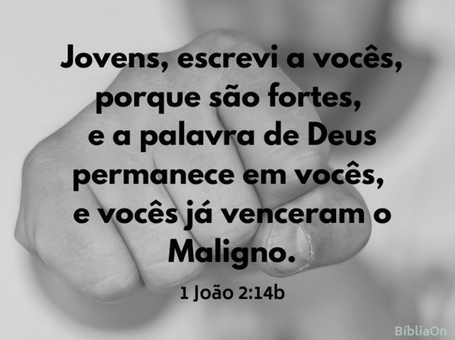 1 João 2:14b - Jovens são fortes, se permanecerem na Palavra e venceram o Maligno - imagem fundo punho fechado